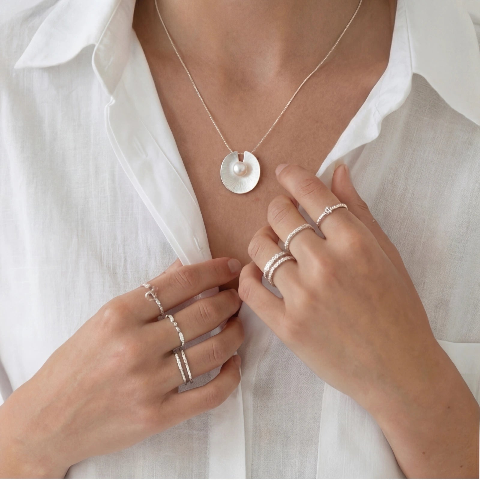 Luna Pearl Pendant Necklace