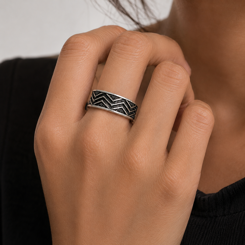 Vanta Chevron Ring