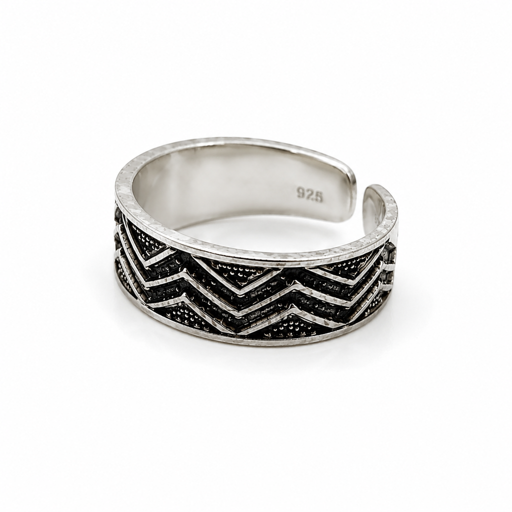 Vanta Chevron Ring