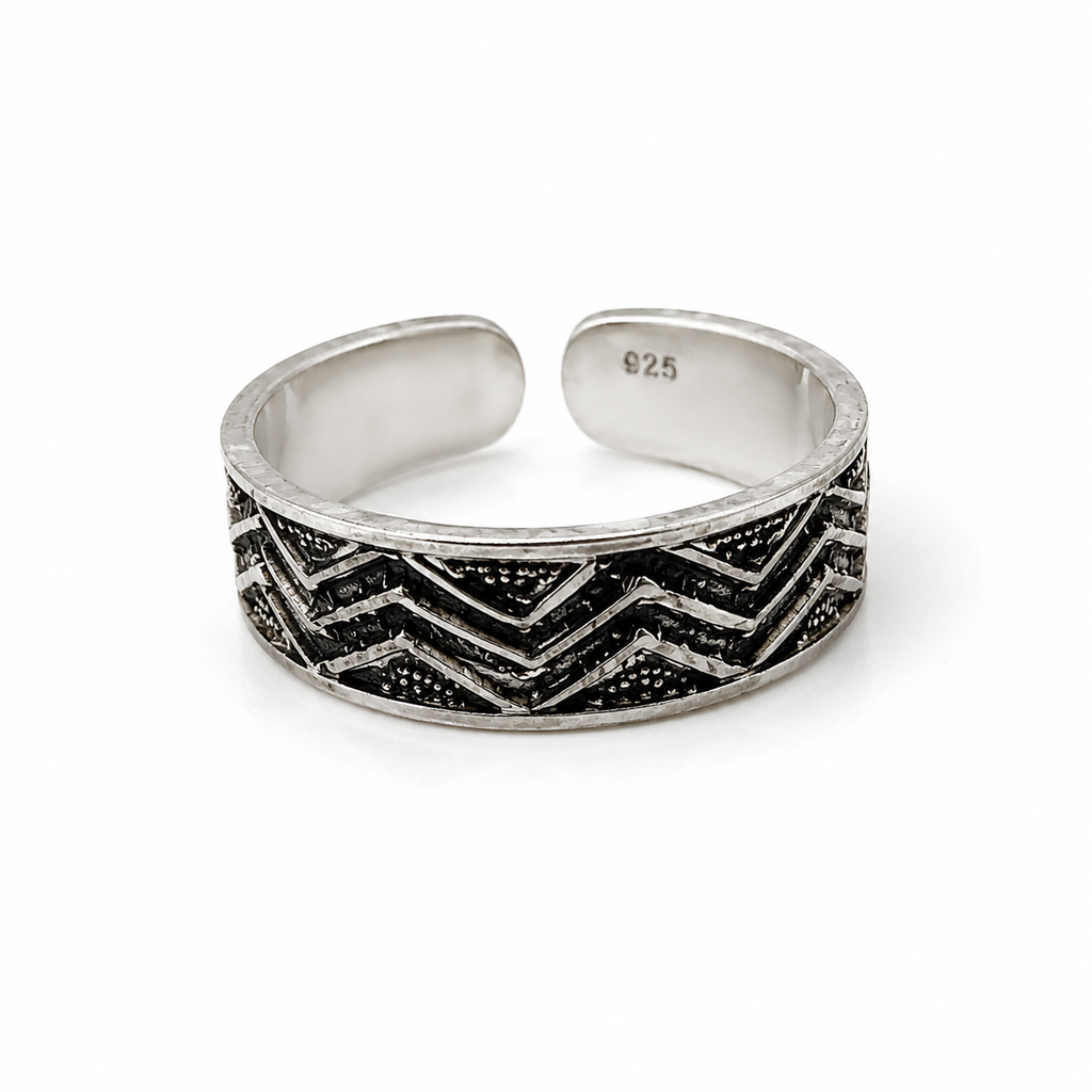 Vanta Chevron Ring