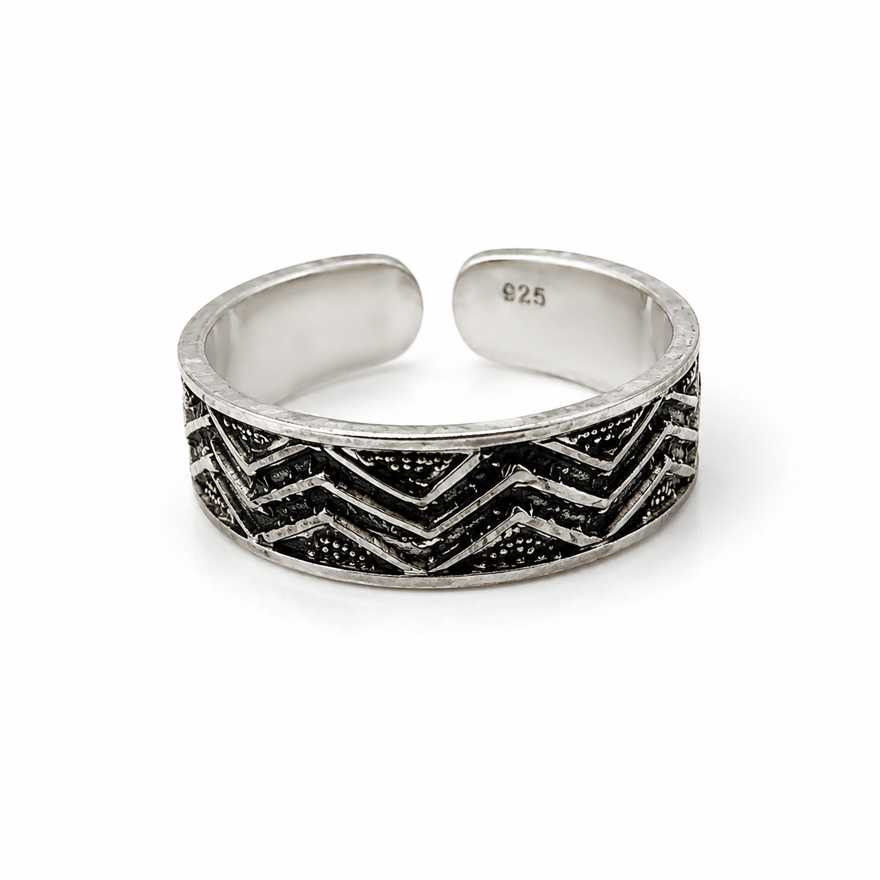 Vanta Chevron Ring