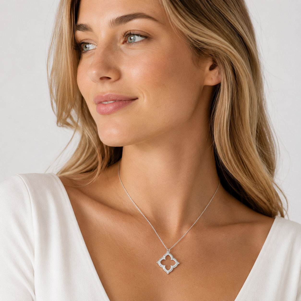 14k White Gold Diamond Cut-out Flower Pendant (1/3 cttw)